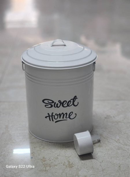 سطل مع غطاء حديد لحفظ المونة