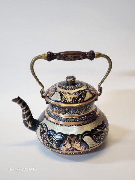 ابريق نحاس تركي يد خشب ملون