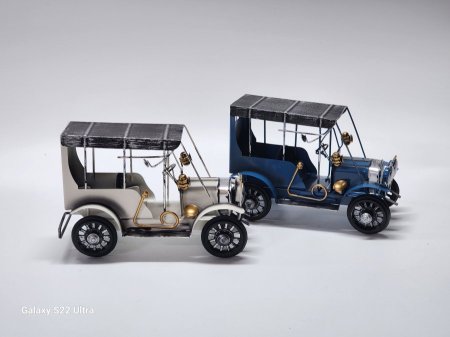 تحفة سيارة حديد