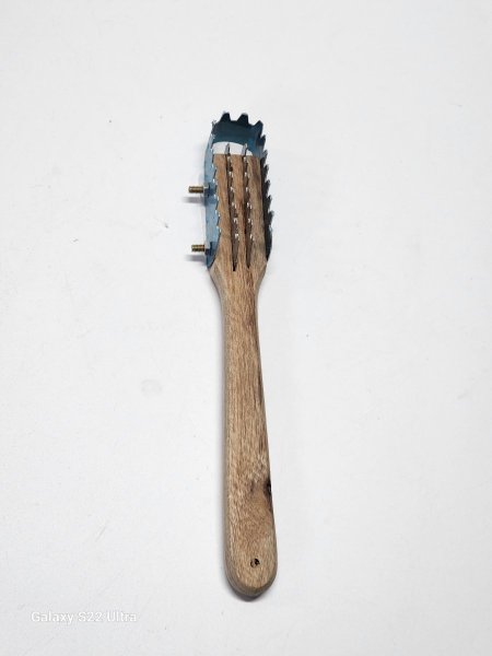 قشارة سمك ستيل يد خشب