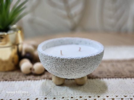 شمعة جبصين حجر مع ريحة رجل خشب