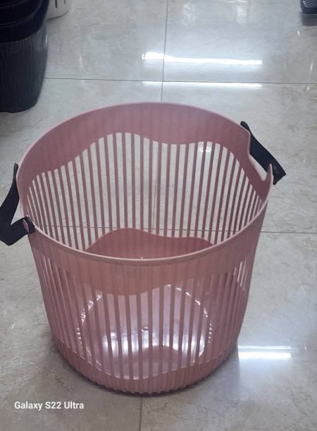 سلة غسيل بلاستيك يد جلد