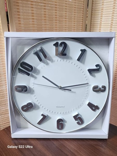 ساعة حائط لميع