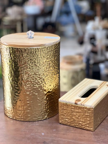 سطل مع علبة محارم معدن لون نحاسي غطاء خشب