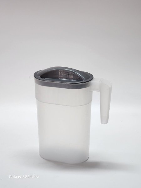 ابريق ماء بلاستيك مع غطاء