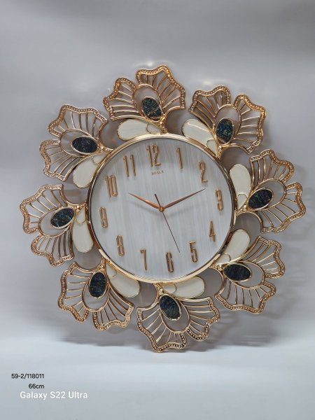 ساعة حائط بلاستيك مقوى لون ذهبي اطار خرز قطر 66سم