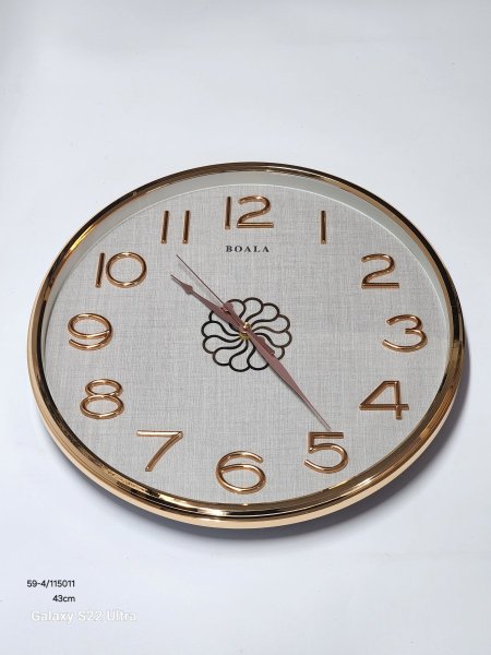 ساعة حائط بلاستيك مقوى لون برونزي قطر 43سم