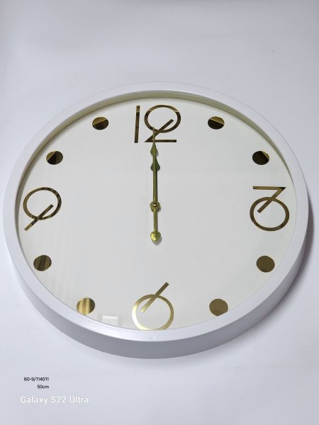 ساعة حائط بلاستيك مقوى لون ابيض قطر 50سم