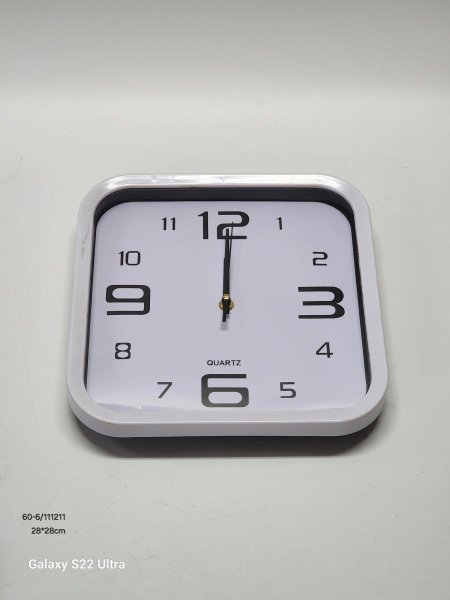 ساعة حائط بلاستيك مقوى 28*28سم