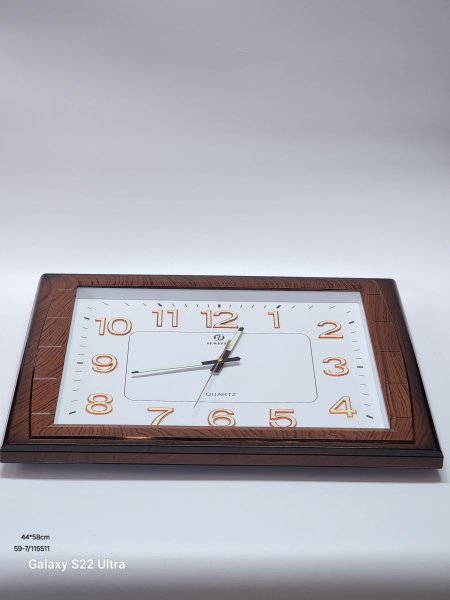 ساعة حائط بلاستيك مقوى اطار بني 44*58سم