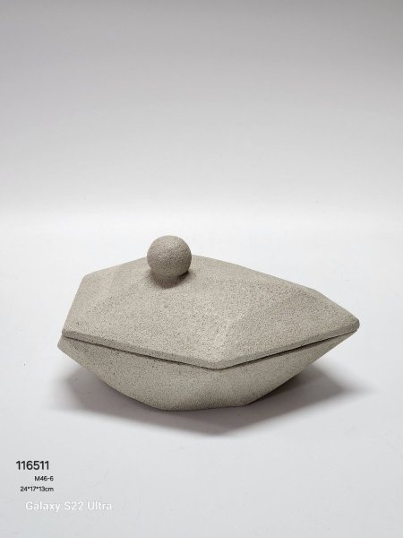 مضيفة حجر مع غطاء 24*17*13سم