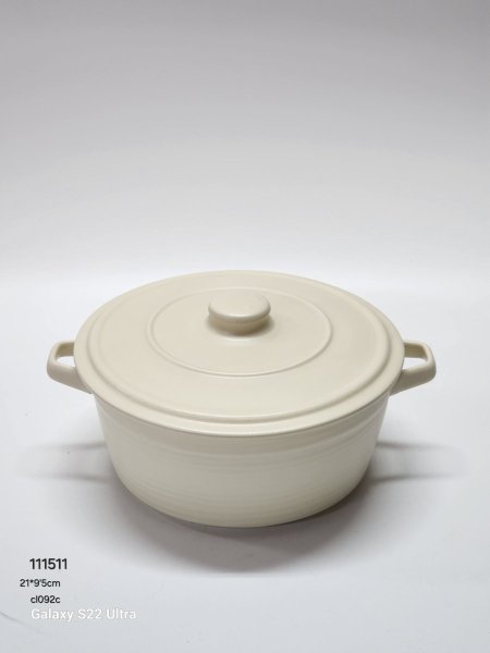 طنجرة بورسلان مع غطاء 21سم
