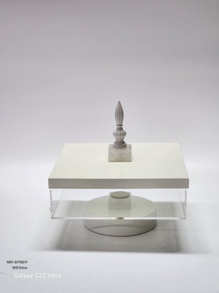 مضيفة أكريلك مع قاعدة وغطاء معدن مطلي 5'19*21سم