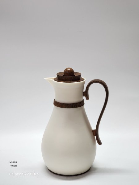 براد قهوة لون بيج بلاستيك مقوى يد وغطاء لون خشبي1لتر