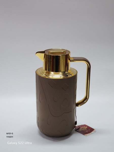 براد قهوة بلاستيك مقوى لون بني يد وغطاء لون ذهبي 1لتر