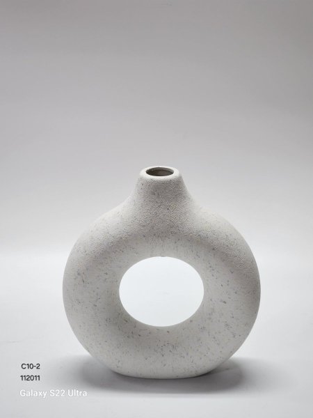 مزهرية جبصين ابيض منقط شكل دونت