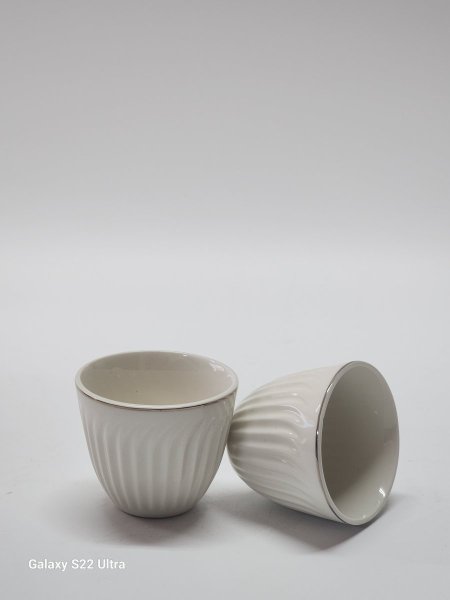 فناجين قهوة بورسلان ابيض حز ذهبي