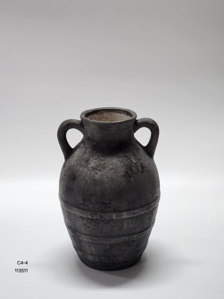 مزهرية حجر اسود طويلة مع يد