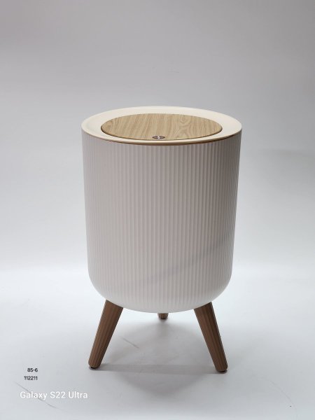 سطل نفايات بلاستيك مقوى غطاء كبس مع ارجل