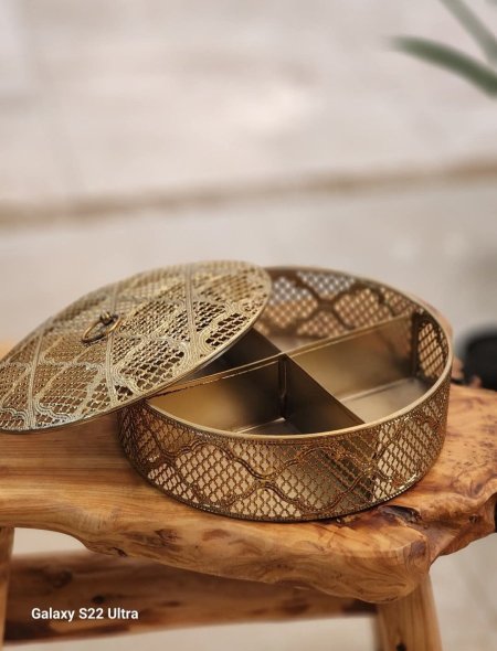 مضيفة نحاسي دائري مقطع