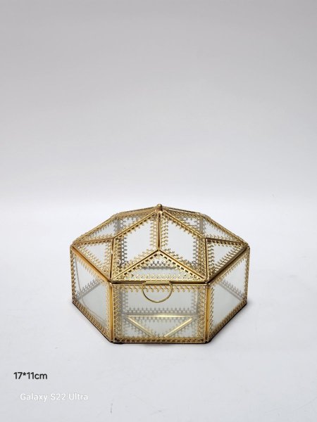 صندوق كرستال سداسي اطار معدن لون ذهبي 17*11سم