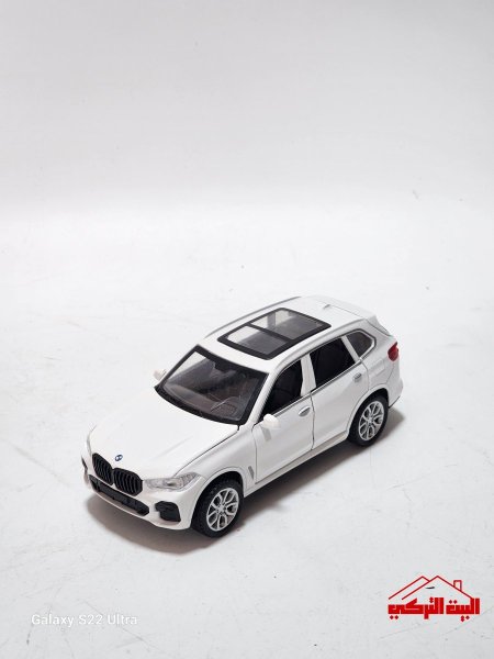 سيارة حديد مع إضاءة وصوت 15cm