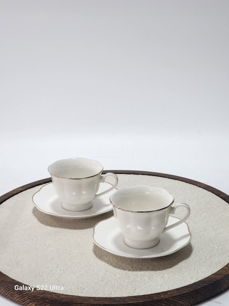 طقم فناجين بورسلان ابيض حز ذهبي 12+12صحن
