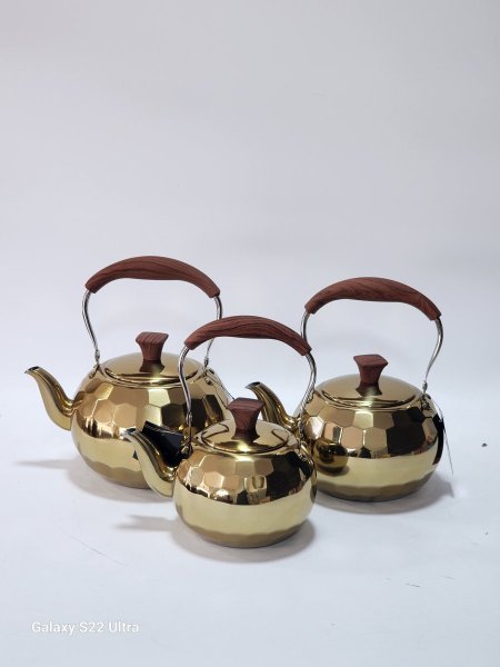 ابريق شاي ستيل لون ذهبي يد خشب