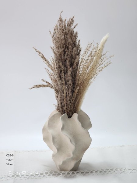 مزهرية حجر اشكال لون بيج 18cm