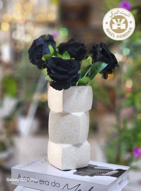 فازة بورسلان لون أبيض