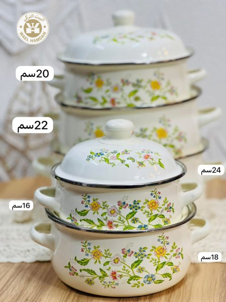 طقم طناجر خمس قطع بأحجام مختلفة