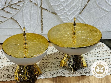 مضايف بورسلان مع غطاء ذهبي بأحجام مختلفة