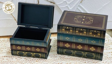 كتب ديكور على شكل صندوق بحجمين مختلفين