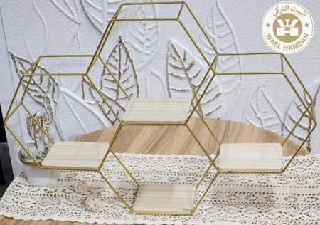 ستاند تعليق ذهبي مع قواعد خشبية