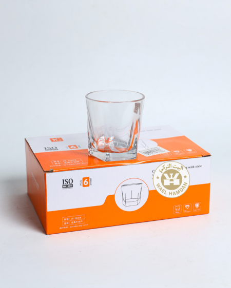كاسات عصير شفاف