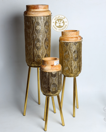 طقم شمعدان و فانوس خشب و ذهبي