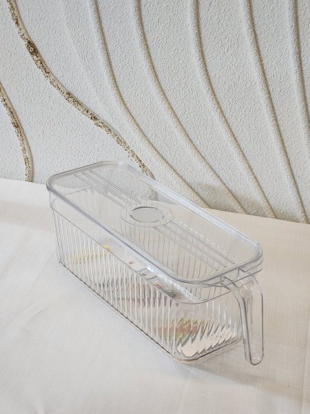 حافظ خضروات اكريلك مع غطاء