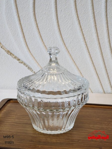 مضيفة كرستال مع غطاء