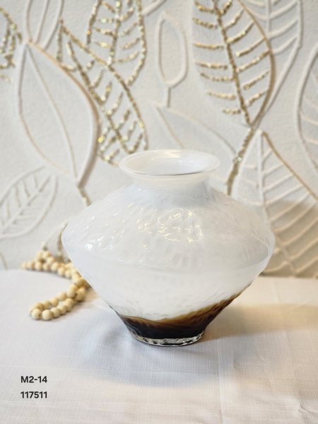 مزهرية زجاج ابيض