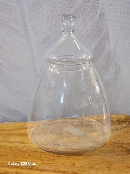 مضيفة زجاج للكاندي