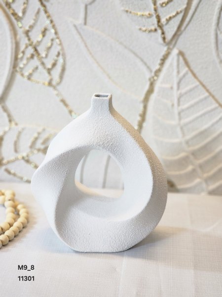 مزهرية جبصين ابيض شكل دائري متعرج