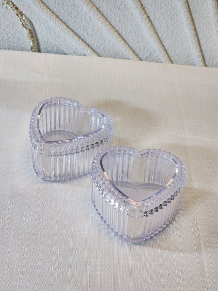 سكرية أكريلك شفاف شكل قلب