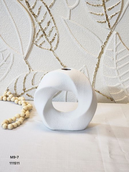 مزهرية جبصين ابيض شكل دائري متعرج