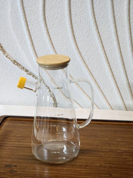 ابريق زيت غطاء خشب