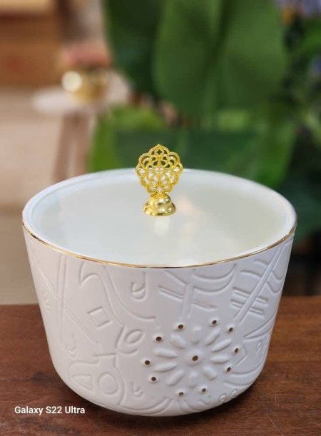 مضيفة كاندي بورسلان مع غطاء أكريلك