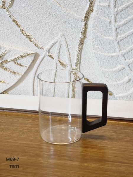 ماج زجاج يد خشب