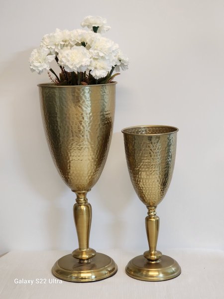 مزهرية معدن لون نحاسي رجل طويل