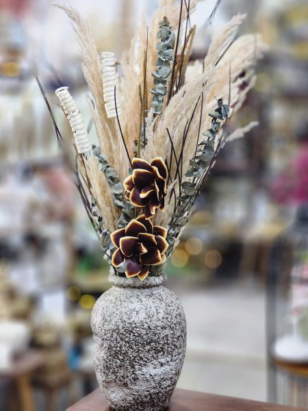 مزهرية جبصين مع ورد