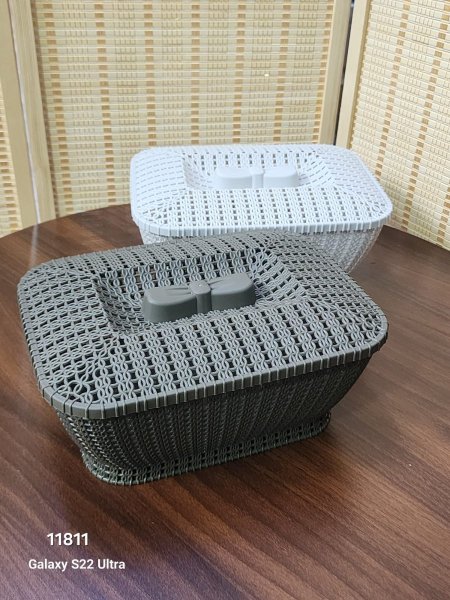 سلة بلاستيك مخرم مع غطاء