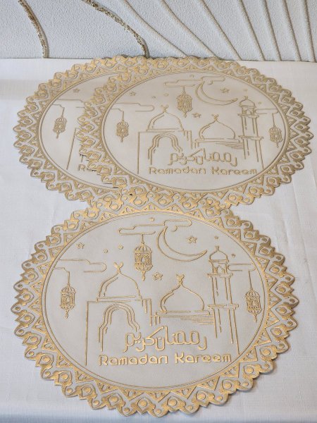 كوستر جلد لون ذهبي عدد3